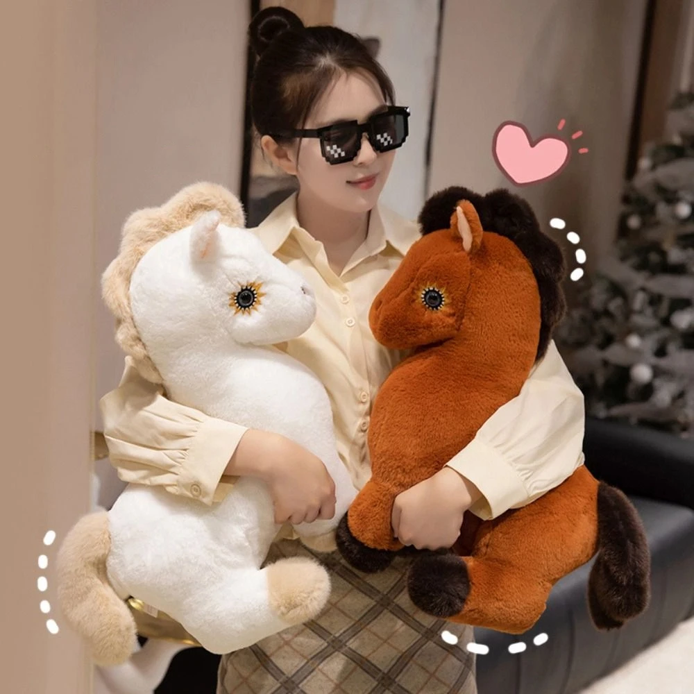 ตุ๊กตาจำลอง ตุ๊กตาจำลองรูปม้าตัวเล็กนั่ง ตุ๊กตาม้าขนฟูขนาดใหญ่ ของเล่นม้าขนฟู ทำจากใยฝ้าย PP ตุ๊กตาม้าการ์ตูนน่ารัก ของขวัญวันอีสเตอร์