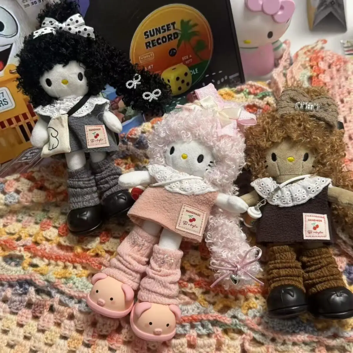 

Плюшевая кукла-брелок Sanrio Hello Kitty с длинными ногами, высоким хвостом, бантом на голове и сумкой, без рукавов, с кудрявыми волосами