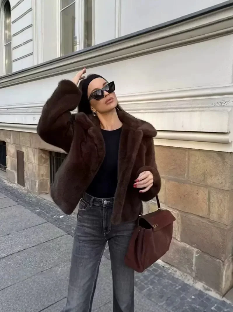 

Loose Lapel Button Embellished Brown Long Sleeved Jacket for Women's Autumn and Winter Collection