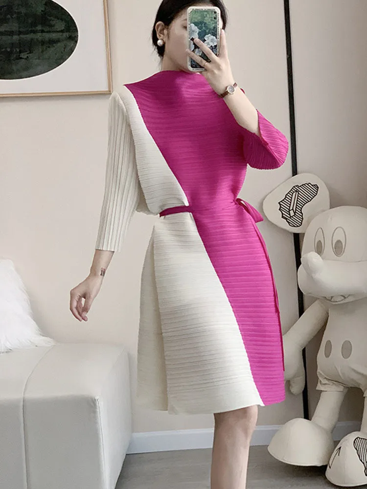 LANMREM Color Block Pleated Dress For Women Stand Collar Loose Bandage Waist Dresses Ladies Party Clothing 2024 Summer 2R2652