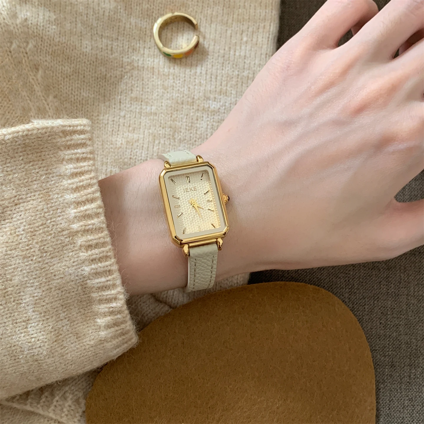 Reloj cuadrado de estilo retro de nicho literario Mori con sensibilidad Simple de alta gama, reloj con cinturón para mujer con temperamento