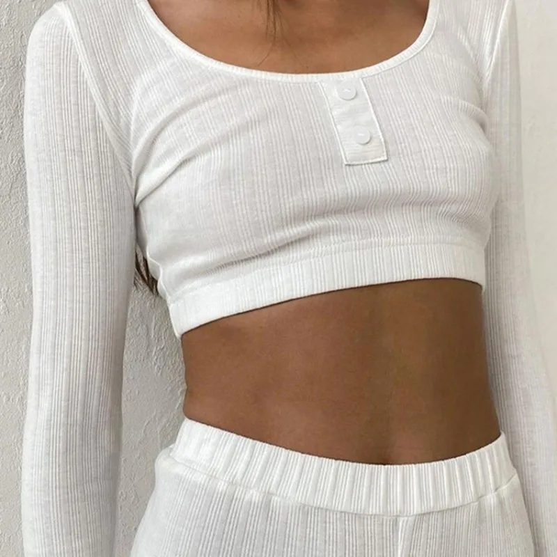 Neues Damen-Freizeitoutfit im Lazy-Style: 2-teiliges Set mit Rundhalsausschnitt, Langarm-Knopf-Crop-Top und Shorts, Lässige Loungewear für den Alltag – Detail 10