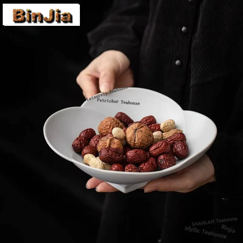 

Старинная белая Фруктовая тарелка ручной работы, домашняя тарелка для фруктов с лепестками цветов, японская столовая тарелка для салата, поделки