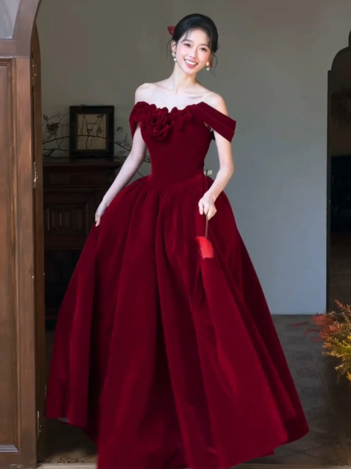 

Wedding Dress Red Wine Color One Shoulder Bridesmaid Long Evening Gown Korean Style for Young Women 18-25 Years Old