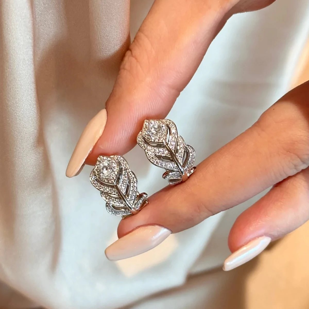

S925 Sterling Silver Feather Earrings Women's Jewelry Luxury Fashion Beautiful Party Gifts
