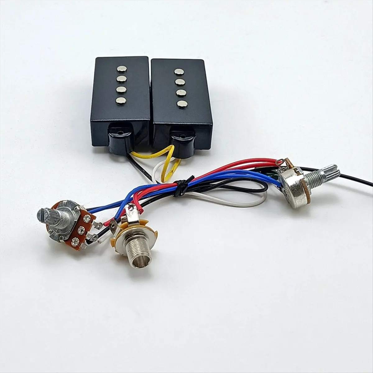 

Жгут проводов управления тоном, 4-струнный электрический предусилитель, схема звукоснимателя M68D [AA74-AAA]