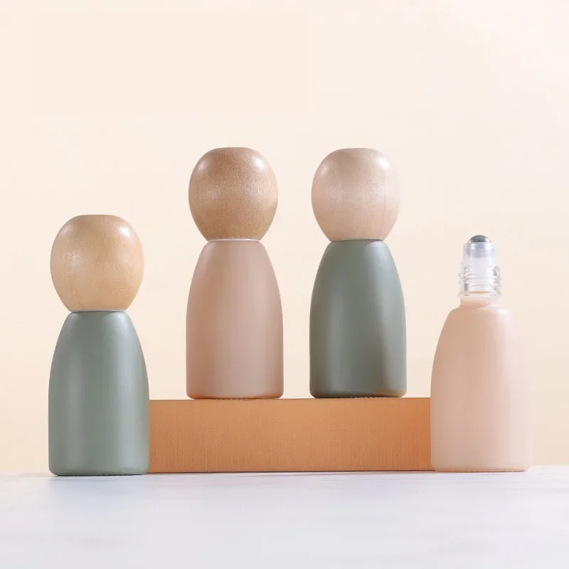 Rotolo di vetro smerigliato da 12ml su bottiglia flaconi a rullo di olio essenziale con sfere a rulli in acciaio inossidabile e coperchi verniciati dorati 1 pz