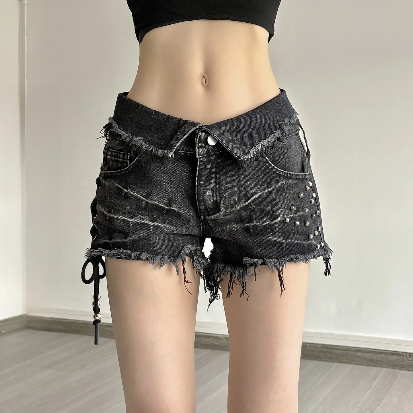 

WEEKEEP Street Sle Low Waist Belted Frayed Hem Skinny Jeans Women's ort Pants Turn up Waist Rivet Decoration Straight Leg