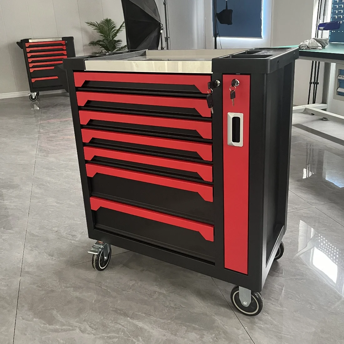 Low Priced 7-Drawer Rolling Workshop Toolbox Lockable Iron Trolley For Garages Storage Customizable OEM Tool Cabinet