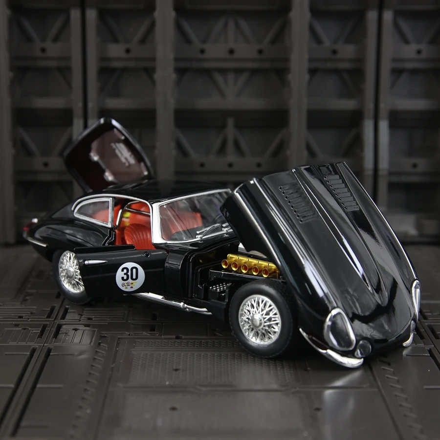 1: 24 simulation Jaguar E-Type alloy car model decoration, collection of doors and engine hood, trunk can be opened