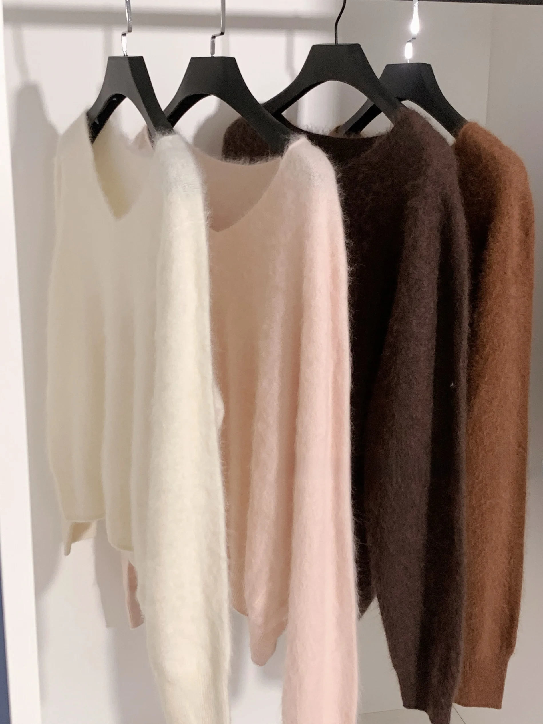 

Женский трикотажный свитер с V-образным вырезом, свободного кроя, на флисовой подкладке, с длинными рукавами, гарантированное тепло, стандартная длина, однотонный.