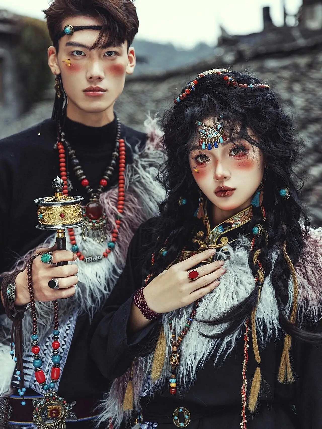 

Trendy Couple Tibetan Costume Set with Large Fur Collar for Photoaphy Ethnic Sle Tibetan Robe Outfit Polyester Fiber