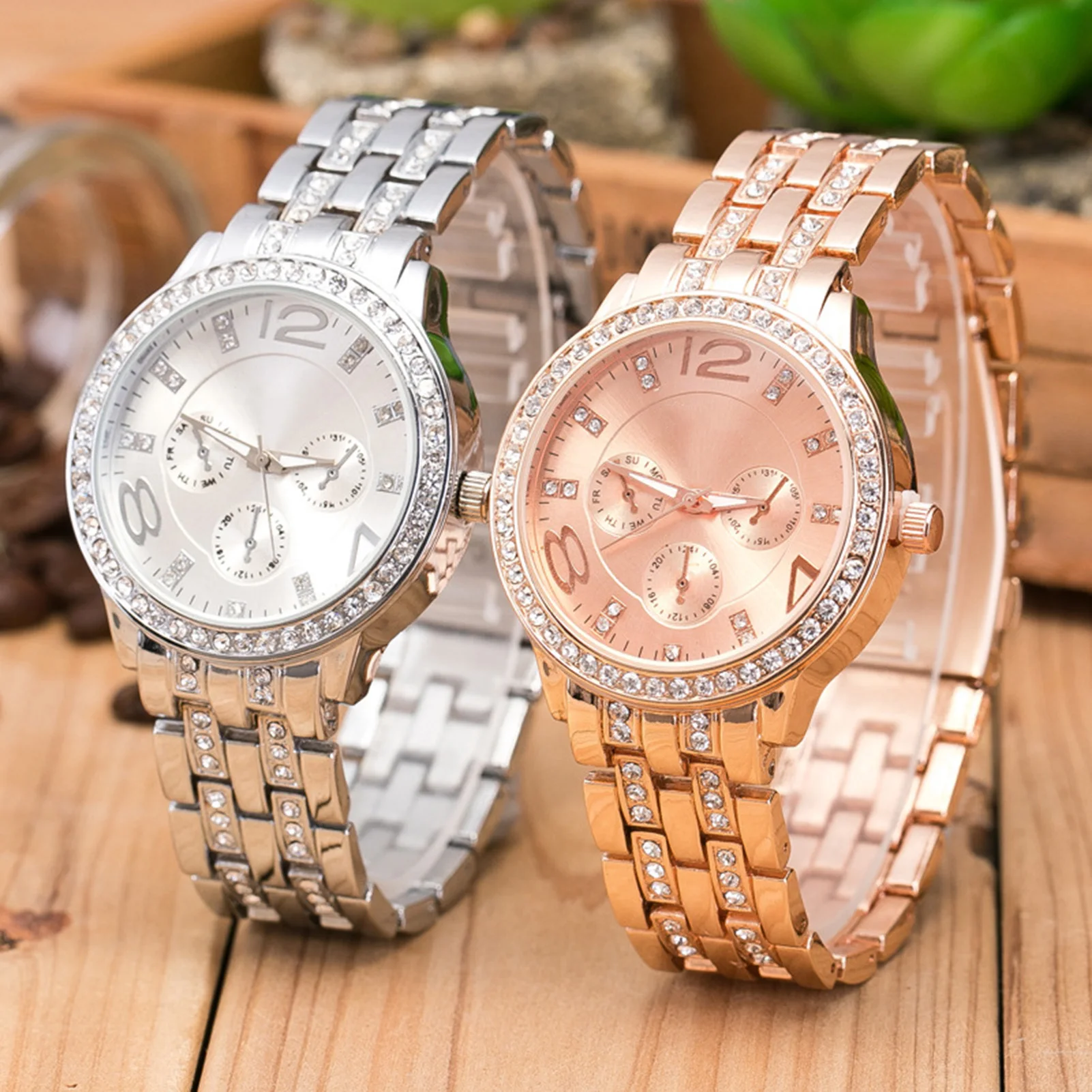 Womens Essentials Quartz Watch Shine Diamonds 3 Colors Optional High-End Quartz Watch for Meeting and Dating