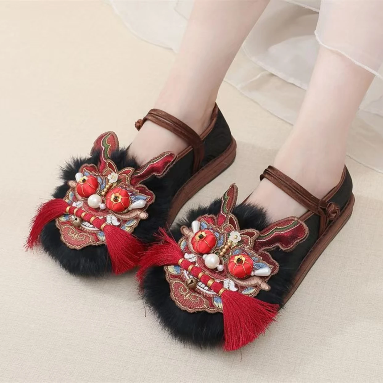Women Traditional Chinese Handmade Tiger Toe Shoes Soft Sole Shallow Slip On Removable Tiger Toe Flat Sole Cloth Shoes