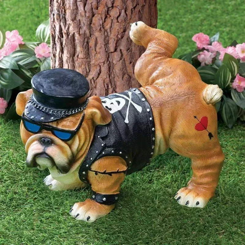 

New Tough Guy Bulldog Peeing Dog Statue With Sunglasses Nordic Creative Funny Animals Gnome Garden Decoration Sculpture 2022