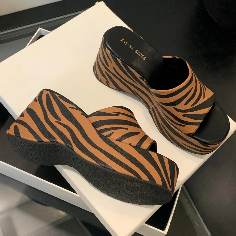 النساء صنادل أرضية أسافين الكعوب النعال ليوبارد الشريحة جولة المفتوحة تو الانزلاق على الصيف صنادل شاطئ البغال الأحذية