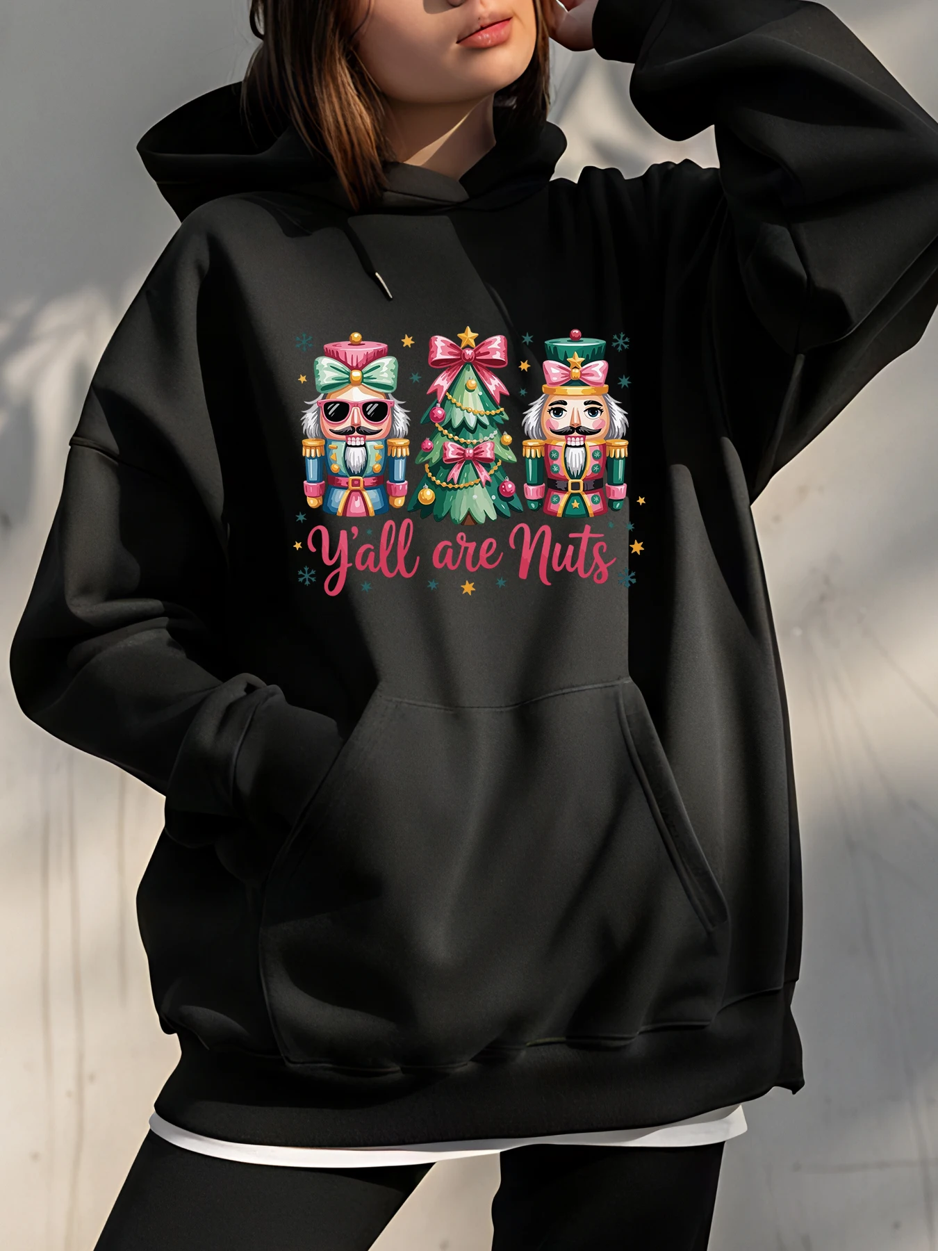 Bluza z kapturem z motywem Dziadka do Orzechów, świątecznymi postaciami i nadrukiem choinki dla kobiet, do noszenia na co dzień.