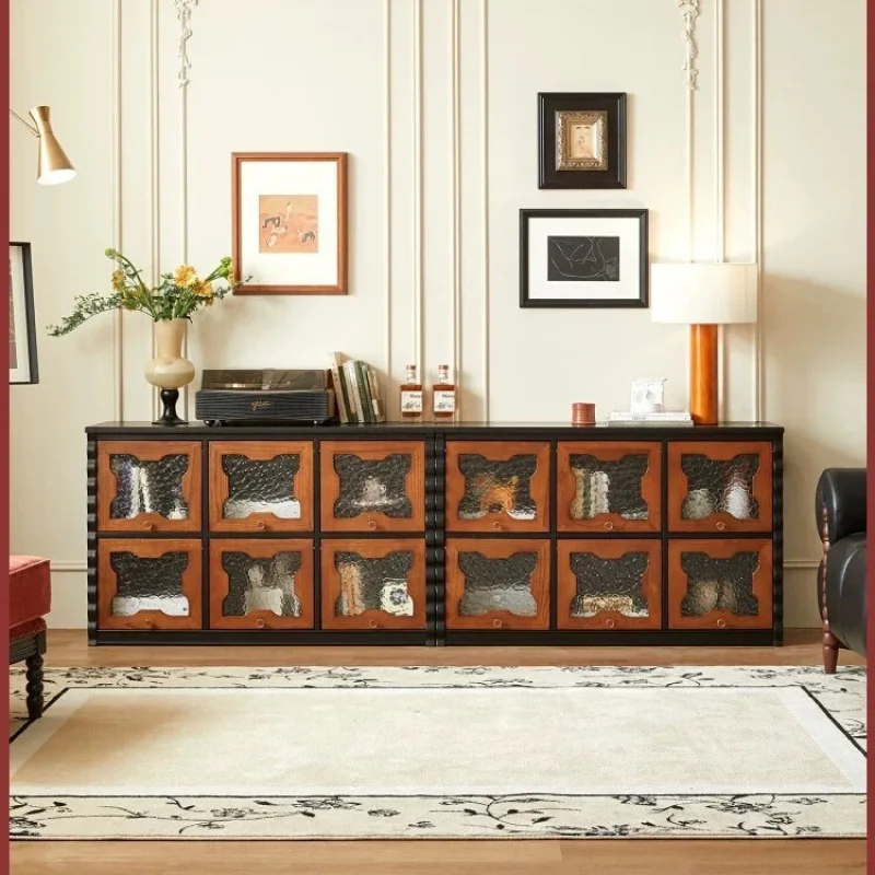 

Мебель для гостиной в стиле ретро: комбинированные стеллажи от пола до потолка, встроенные системы хранения, тумба под телевизор.