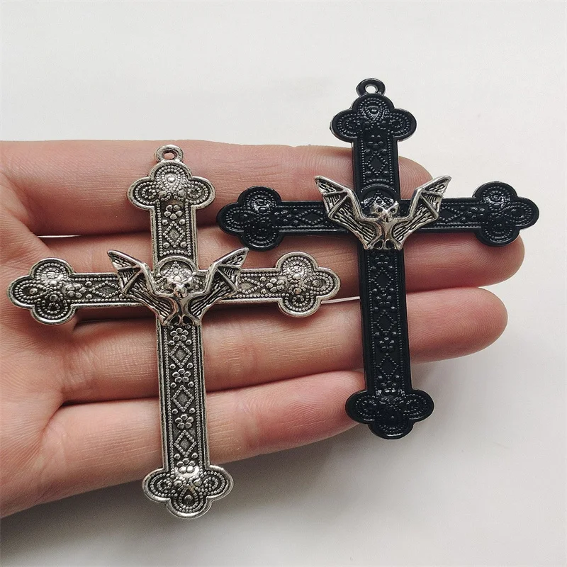 2pcs Gothic Antique Silver Color Filigree Vampire Bat Cross Pendant Vintage Religious Christian DIY Charms Jewelry Crafts Making