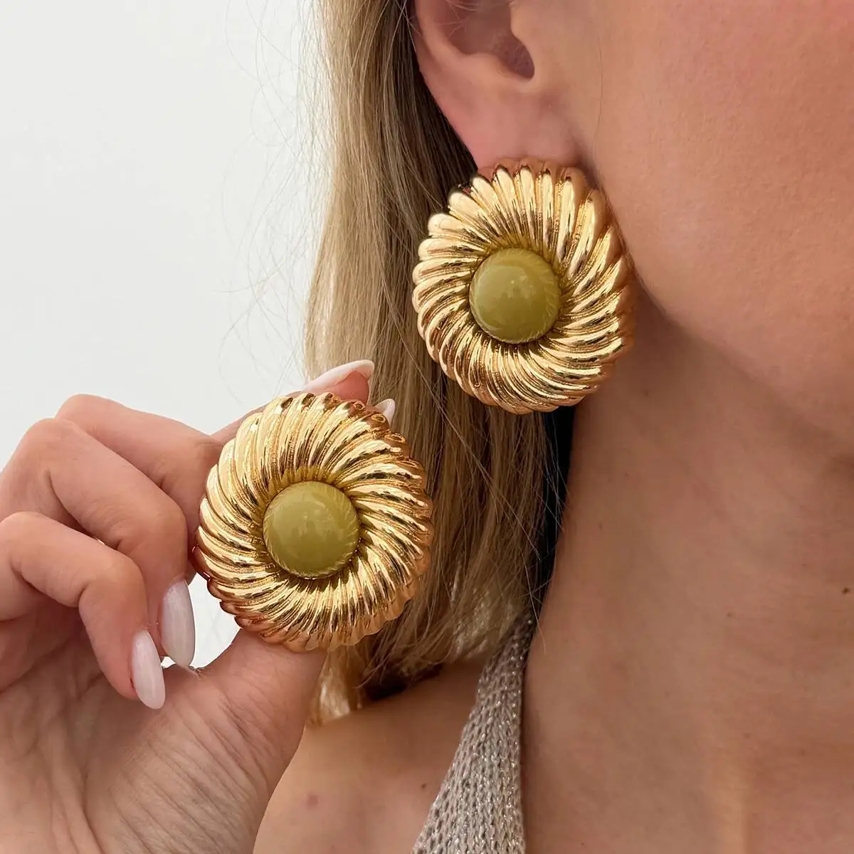 KunJoe New Trendy Geometric Big Spiral Stud Earrings Women Boho Inlaid Resin Acrylic Beads Earrings Vacation Jewelry Accessories