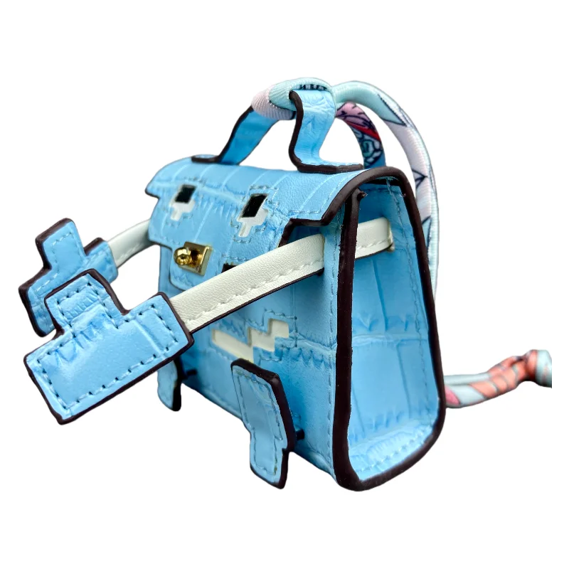 Mini-Pixel-Puppen-Taschenanhänger, bezaubernder, mit Krokodil geätzter PU-Leder-Schlüsselanhänger mit Beutel für Ohrhörer und Münzen, handgefertigtes Pastell-Cutie-Geschenk – Detail 12