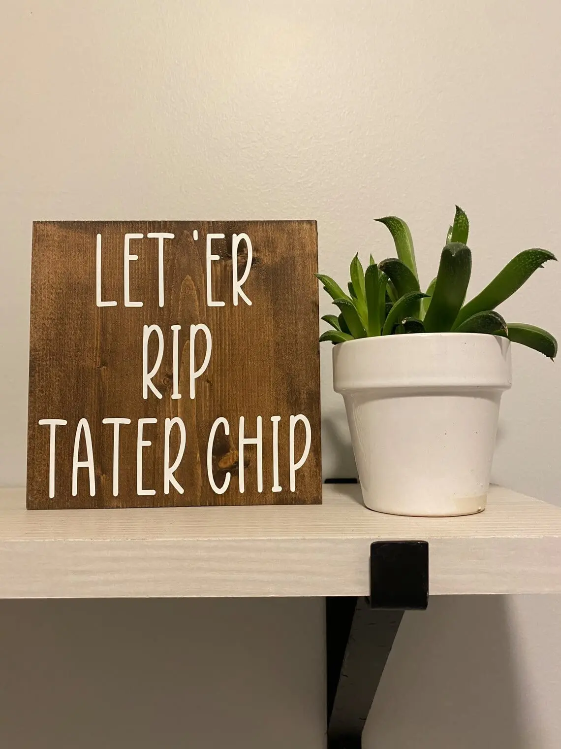 Let ‘Er Rip Tater Chip Vintage Tin Sign Home Wall Decor Art Room for Home Office Bedroom Living Metal Funny Decoration Housewarm