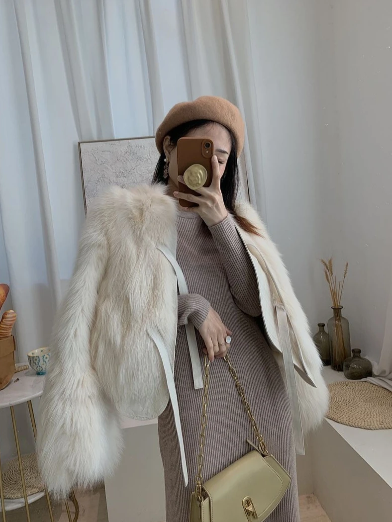 2023秋冬 レディース フェイクフォックスファーコート ショートジャケット ホワイト 韓国風 ベルト付き 厚手襟 ジップアップ 暖かいアウター S-XL