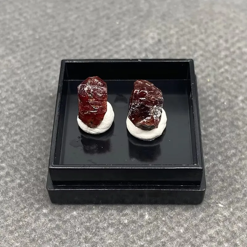 

100% натуральный красный кристалл циркона, минеральный образец, подвеска из бусин из кристаллов + коробка, размер: 27*27*25 мм