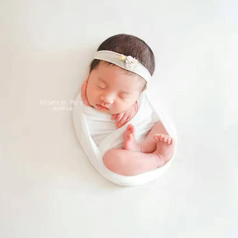 Properti fotografi bayi baru lahir, studio fotografi bulan penuh, dipasangkan dengan kain latar belakang beludru susu dua sisi untuk perekaman