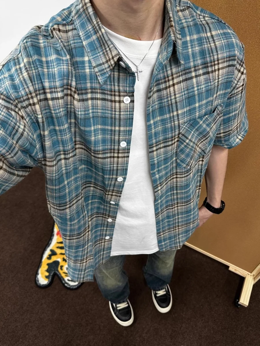 

Loose Fit Men's ort Sve irt Large Size 300 Pou Japanese Sle Retro Brued Plaid Casual Summer irt Couple Trendy