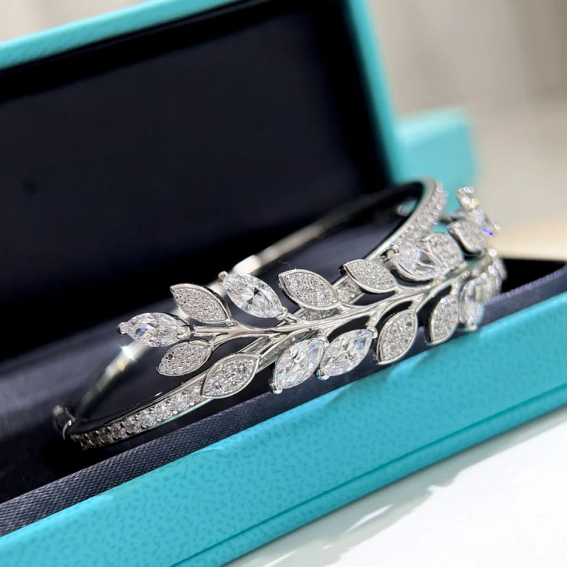 

S925Sterling Silver Leaf Shaped Bracelet Exquisite High-Grade Inlaid High Carbon Diamond Horse Eye Diamond Leaf Bracelet