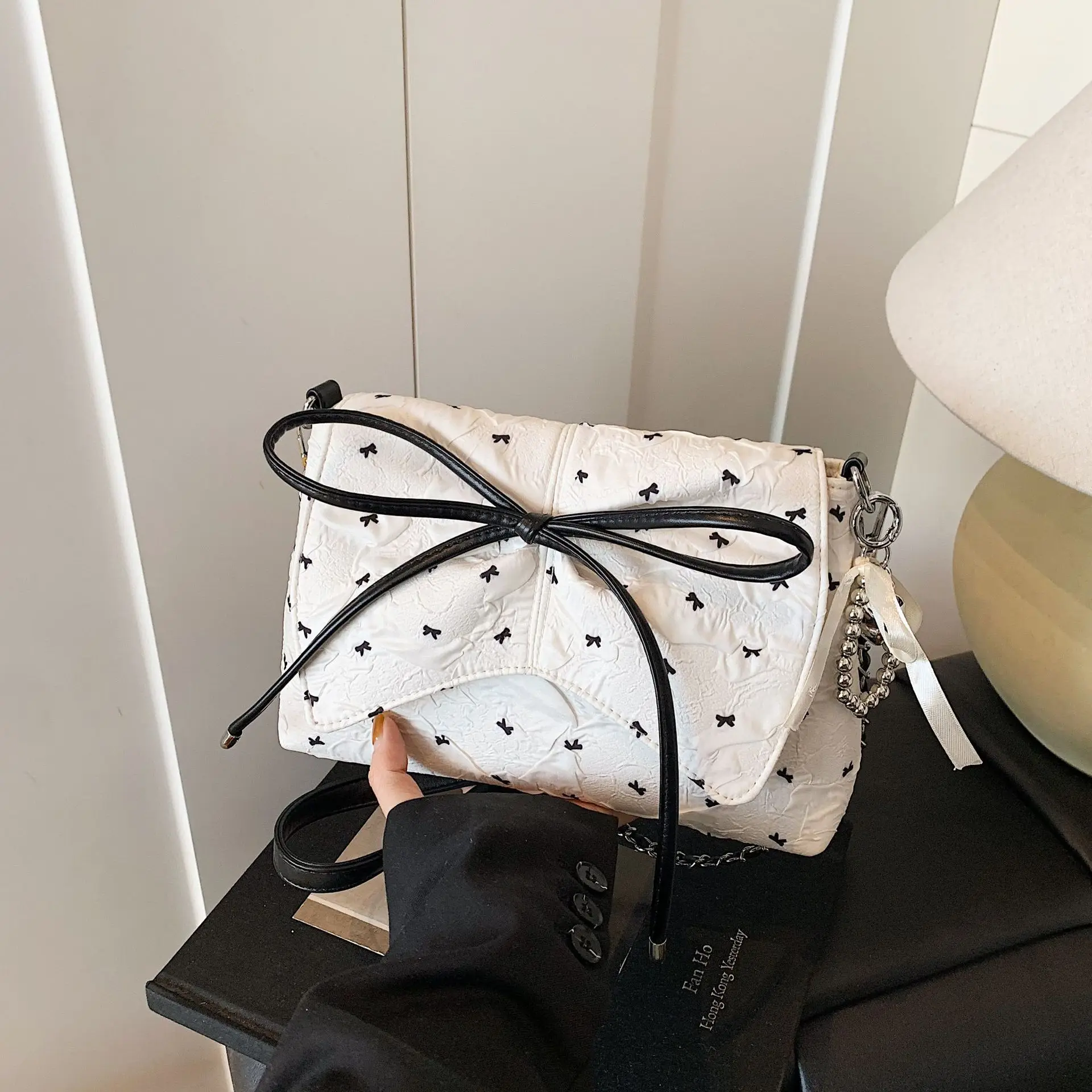 

Fashion Bow Square Crossbody Bags 2025 Women's New Trend Versatile Chains Shoulder Bags Korean Casual Commuter Messenger Bag