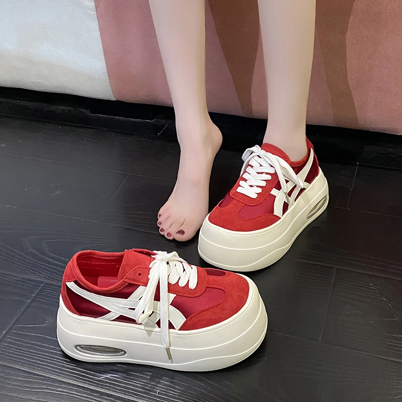 شانغ شي نعل سميك الارتفاع زيادة أحذية مجلس المرأة 2025 ربيع جديد أحذية رياضية غير رسمية متعددة الاستخدامات أحذية الخبز النسائية