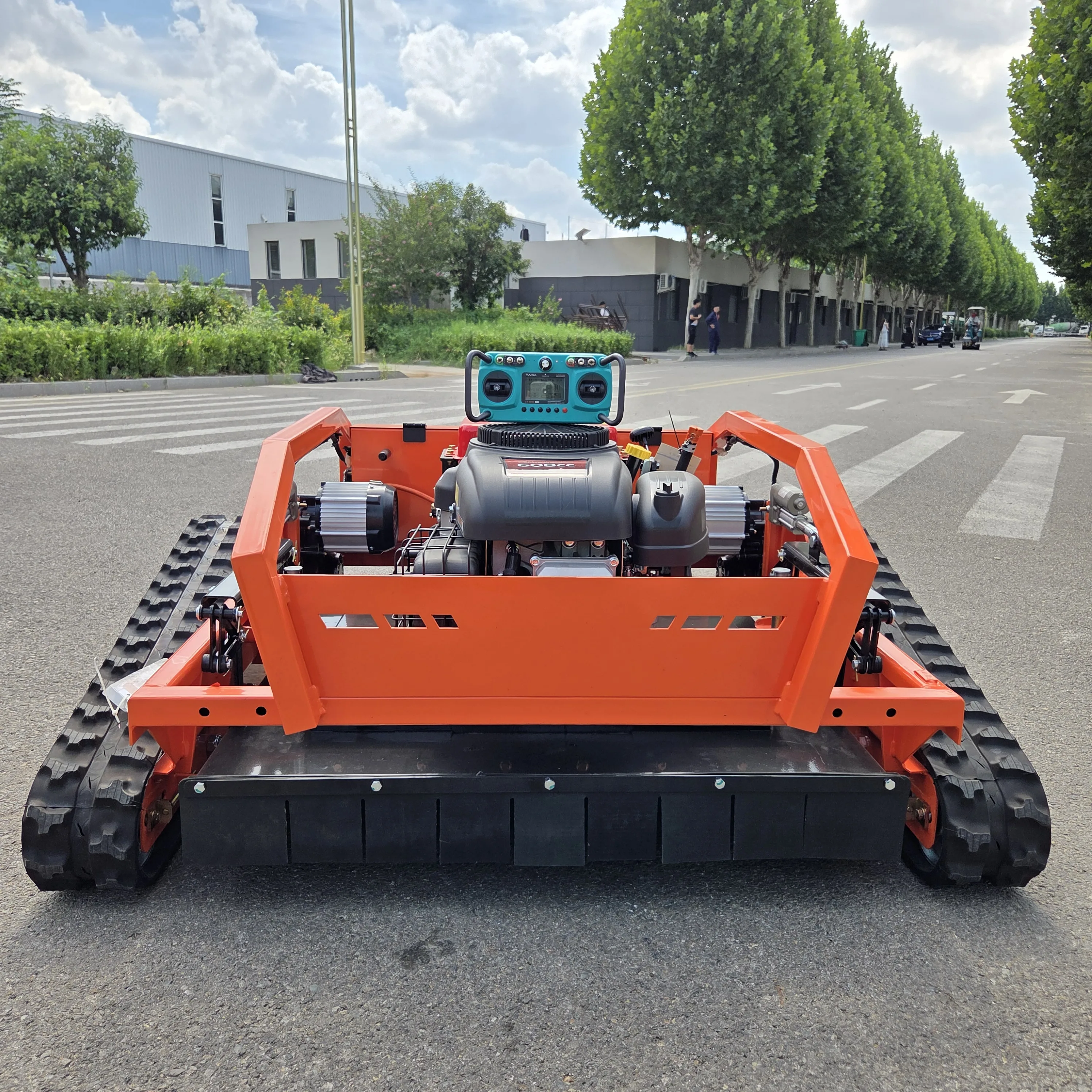 リモートスタート機能付きスマート電動芝刈り機、幅1000mm、高効率、ゴルフ場に最適。