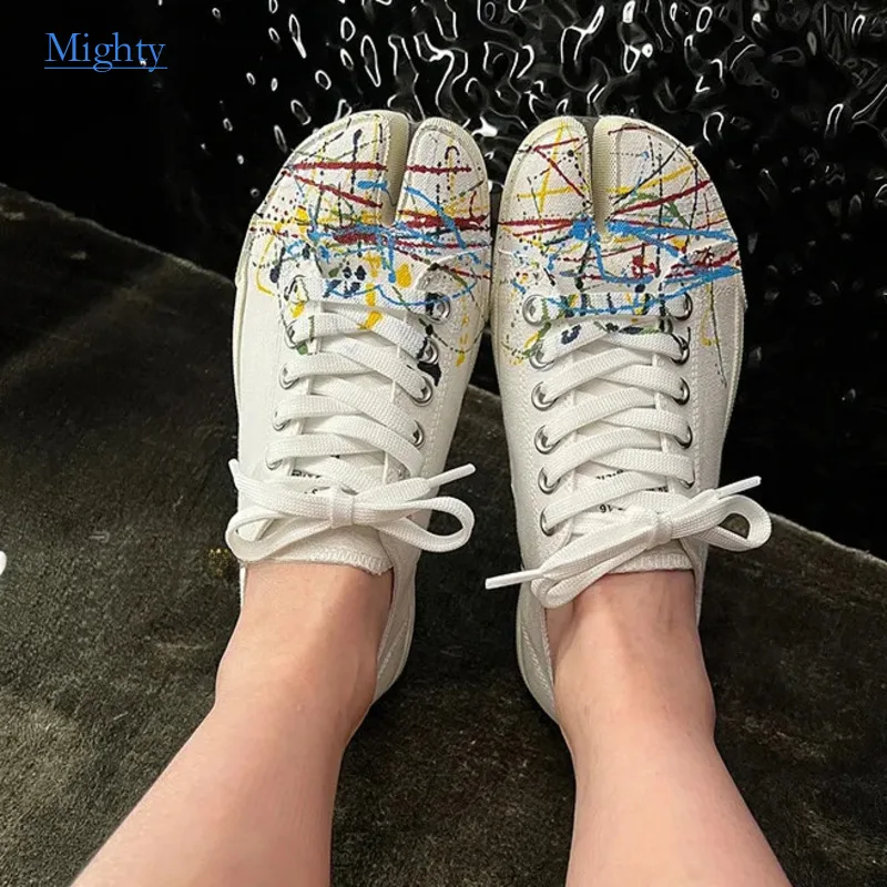 

Niche Splash-ink Toe Women Vulcanize Shoes Men and Women with Pig Trotter Flat Lace-up Casual Board Low-top Female Canvas Shoes