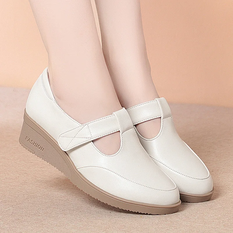 British Style Vintage Comfortable T Buckle Genuine Leather Shoes Women Loafers Spring Autumn 2026 Platform Wedges Shoes Mother
