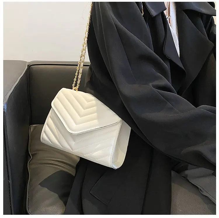 Schicke Umhängetasche aus Pu-Leder, goldfarbene Hardware, vielseitiger Kettenriemen, klassische Luxus-Tragetasche für Damen im Alltag – Detail 18