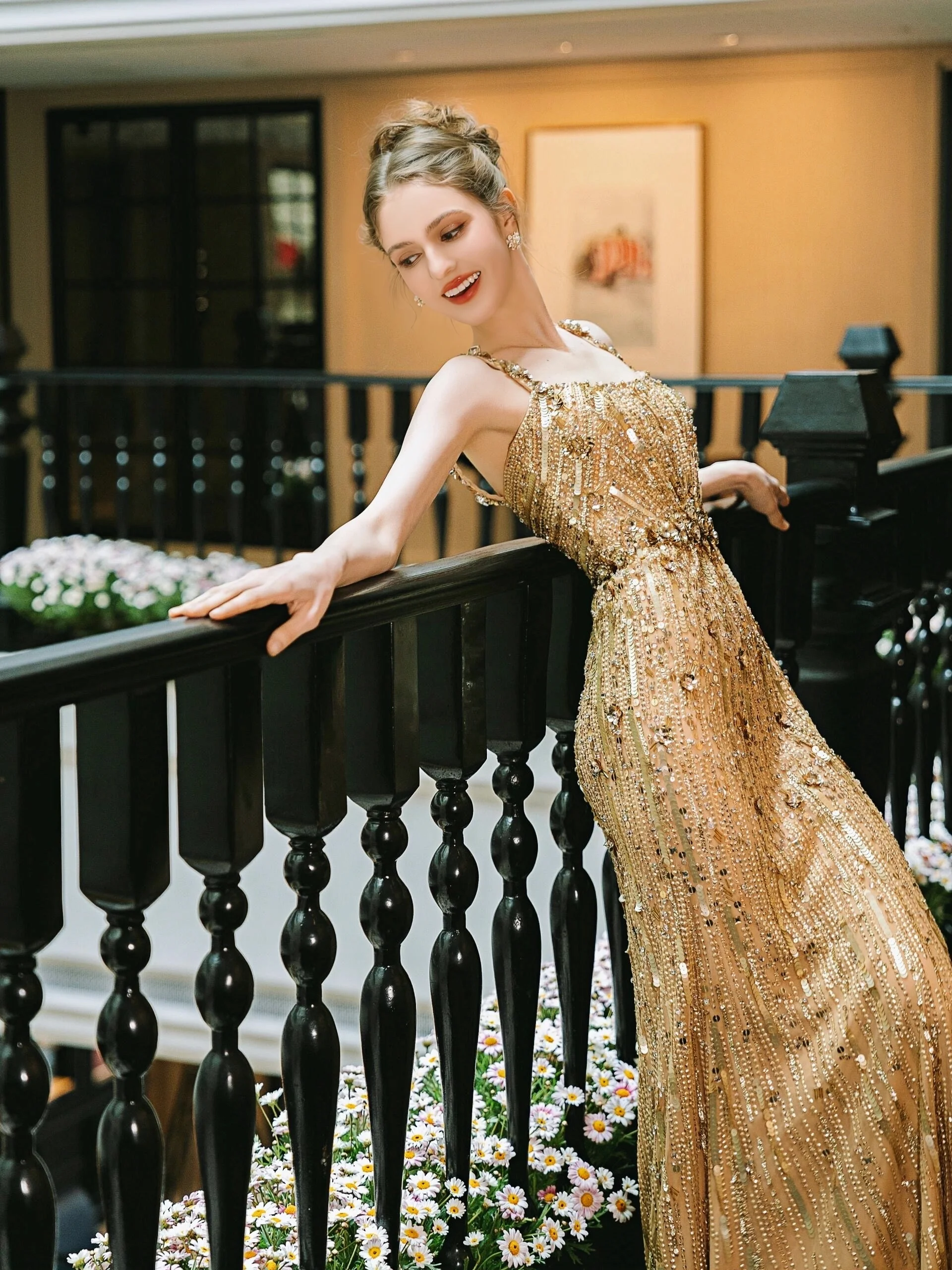 Vestidos dorados de celebridades, lentejuelas brillantes, diamantes de imitación, sirena, tirantes finos, banquete, fiesta de aniversario, vestidos