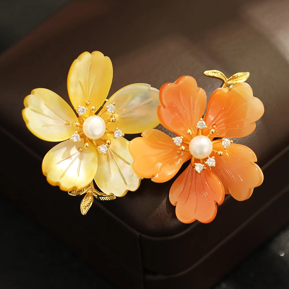 Luxurious High-end Natural Two-color Mother of Pearl Petal Brooch Retro Elegant Freshwater Pearl Accessories Pins for Women