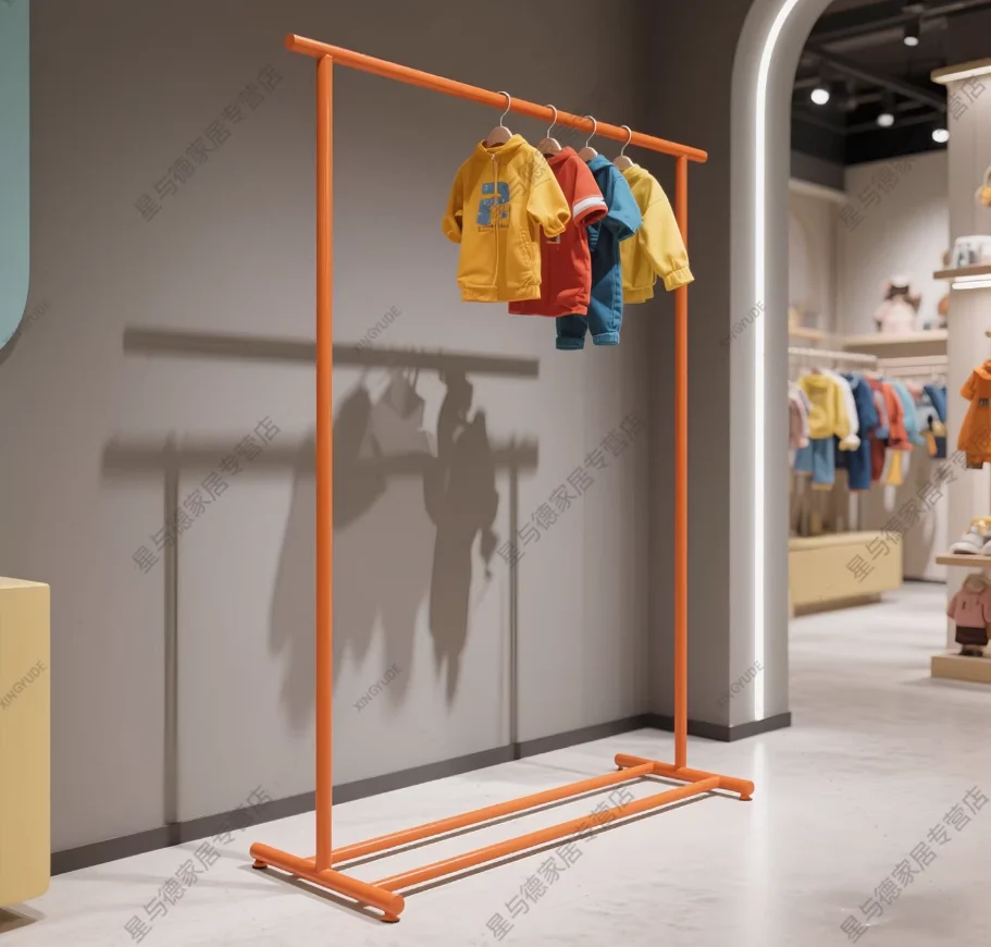 

Усовершенствованная напольная вешалка для детской одежды из кованого железа, от пола до потолка, для стабильного хранения и демонстрации детской одежды