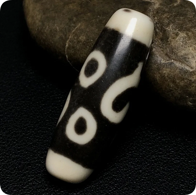 Tibetan Grey Skin Prajnaparamita Eye dzi bead Agate 13 * 39mm