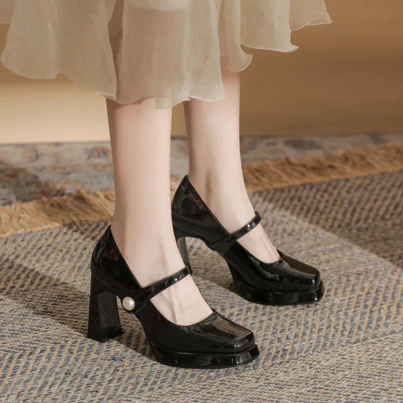 chaussures-pour-femmes-jin-gang-cg9007-en-cuir-verni-a-talon-epais-et-bout-carre-elegantes-et-confortables