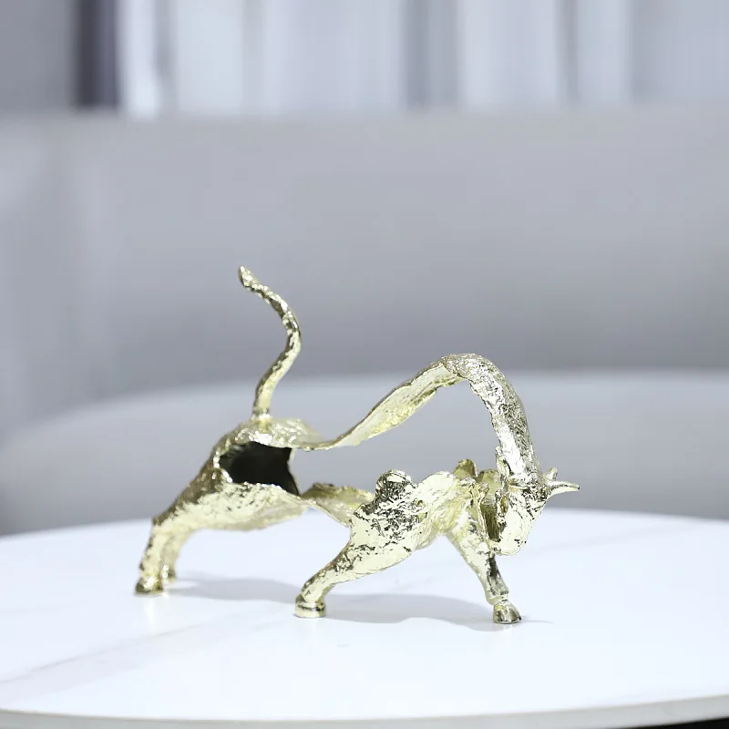 Golden Cast Iron Bull Statue, Abstract Animal Sculpture Tabletop Decoration, Cow-shaped Decoration, Modern Home Decoration Items