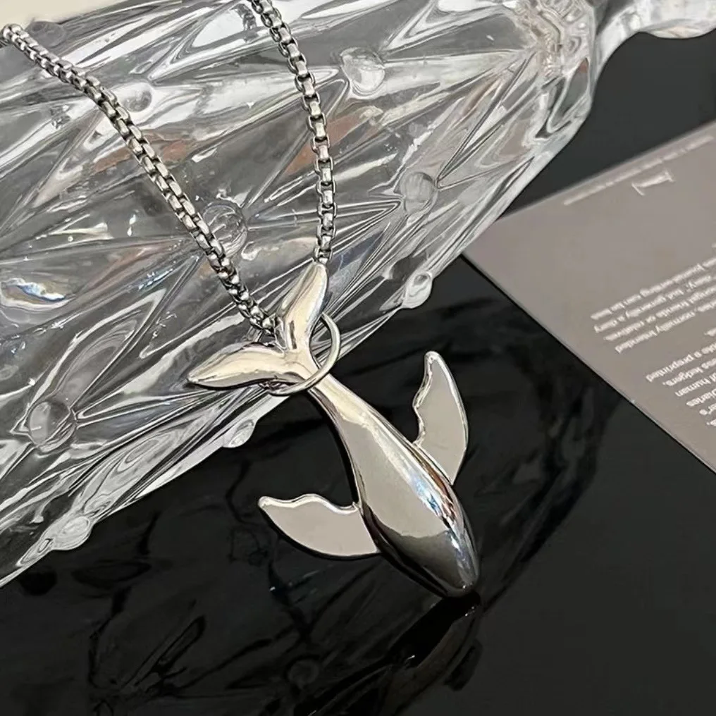 

Fashion Whale Necklace Alloy Pendant Necklace for Men Women Exquisite Small Whale Cold Wind Long Chain Accessories Unisex