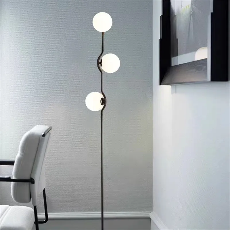 Imagem -02 - Minimalista Led Standing Floor Lamp Bola de Vidro Nórdico Abajur para Sala de Estar Quarto Hotel Ouro Simples Preto