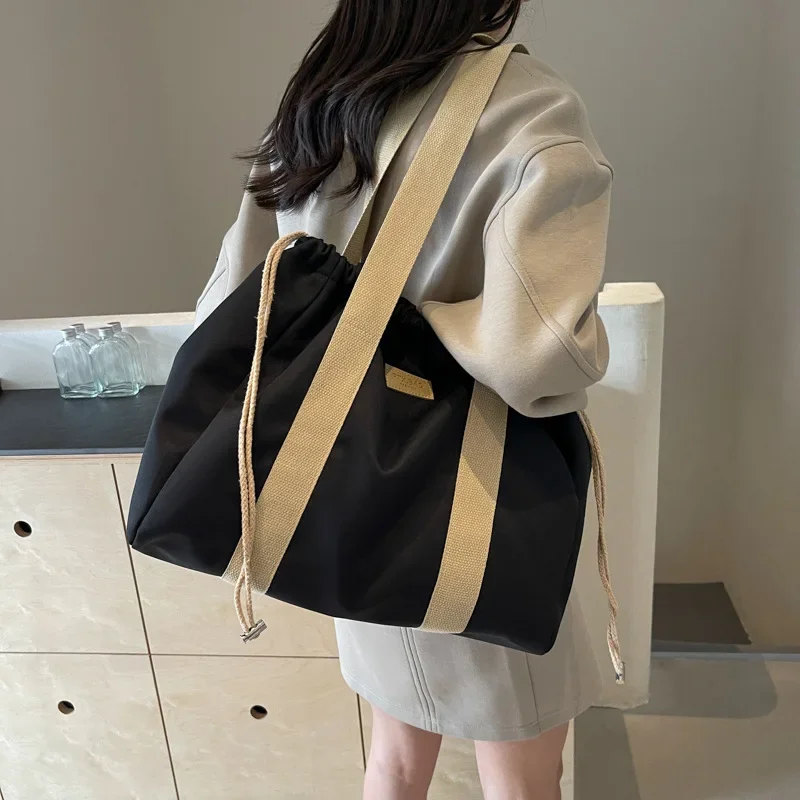 Trendy Casual Tote Bag 2024 New Portable Fashionable Large-capacity Shoulder Bag To Work Commuting Bundle Armpit Bag