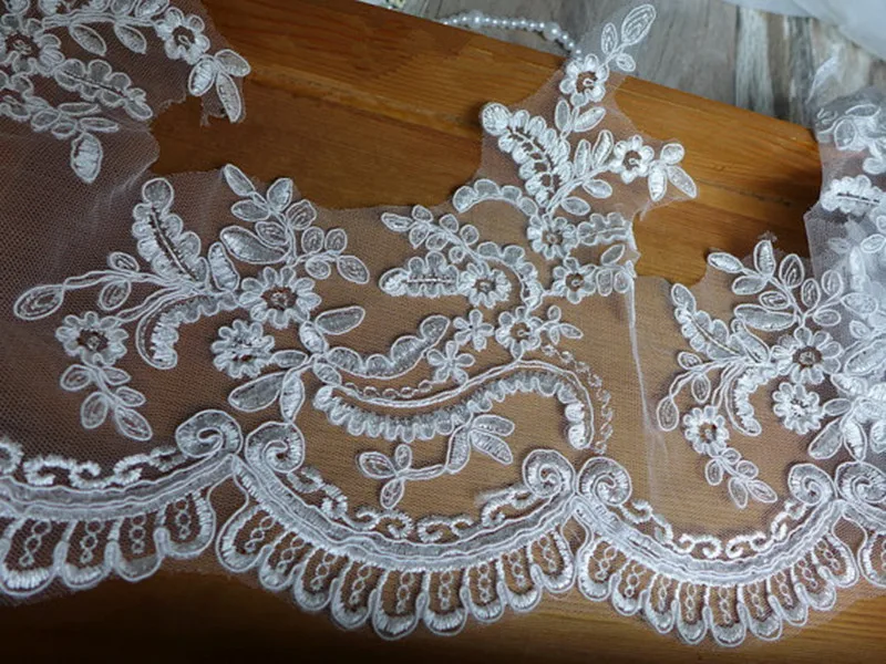 300 Cm Luxe Wit/Ivoor Bruiloft Sluier Kathedraal Lengte Lace Edge Bridal Veil