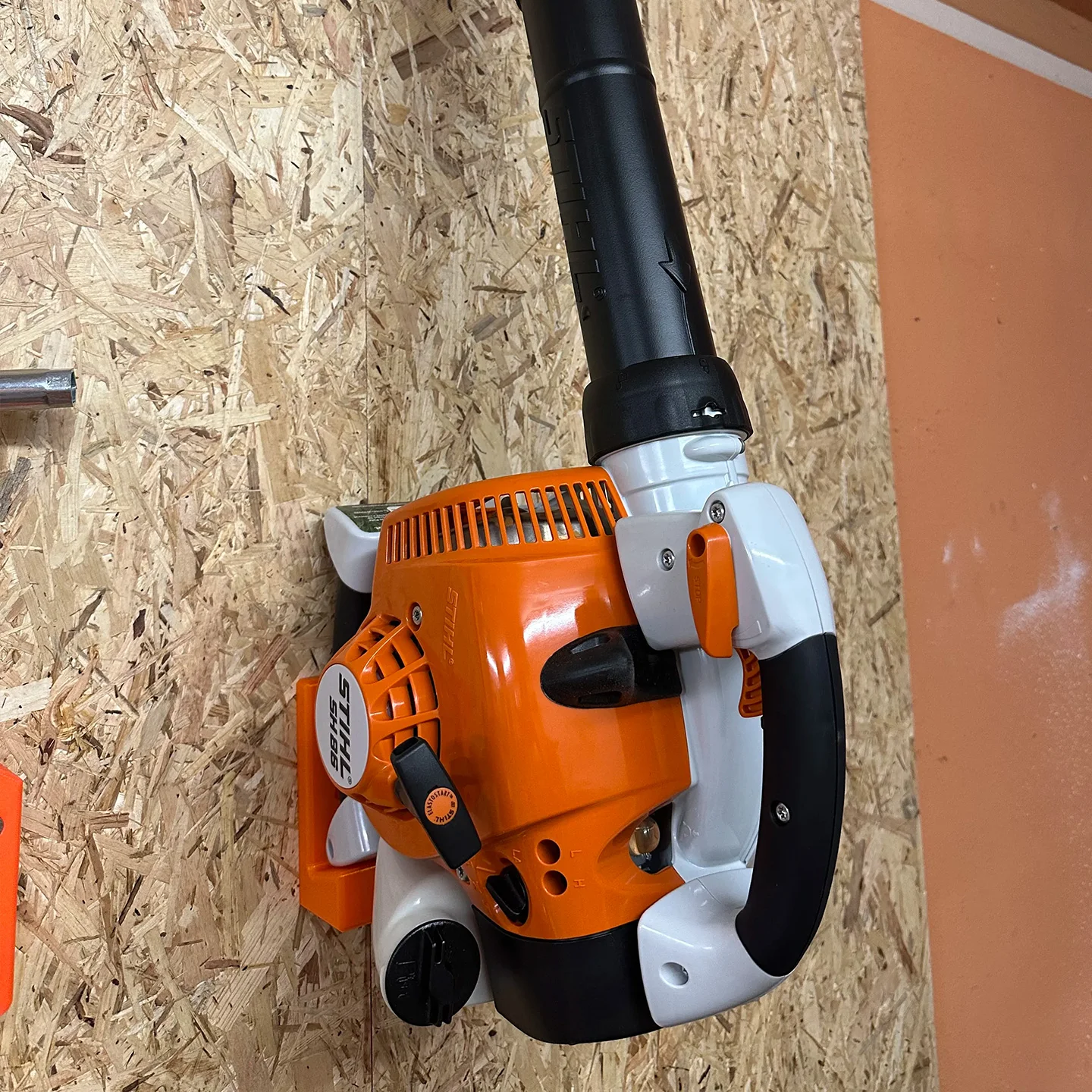 Wandhalterung für STIHL SH 86 Laubbläser. – Detail 3