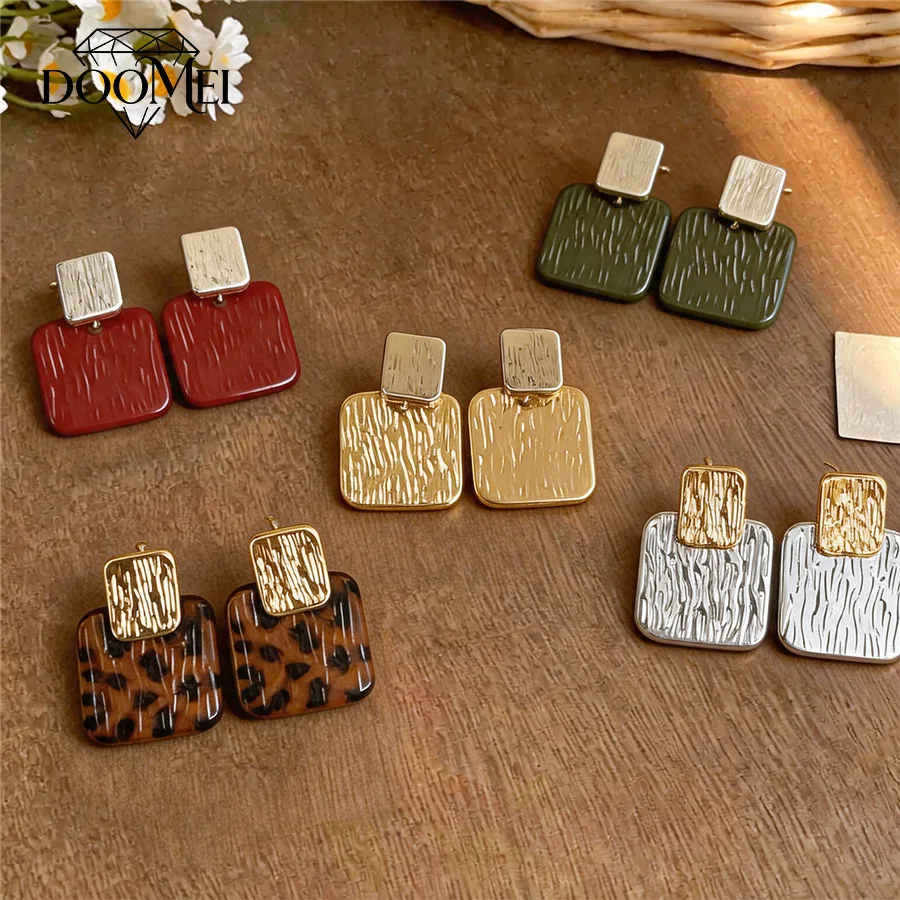 DOO MEI Simple Two-tone Stud Earring Textured Square Metal Drop Earring for Women Daily Work Gathering Weekend Trip Wear