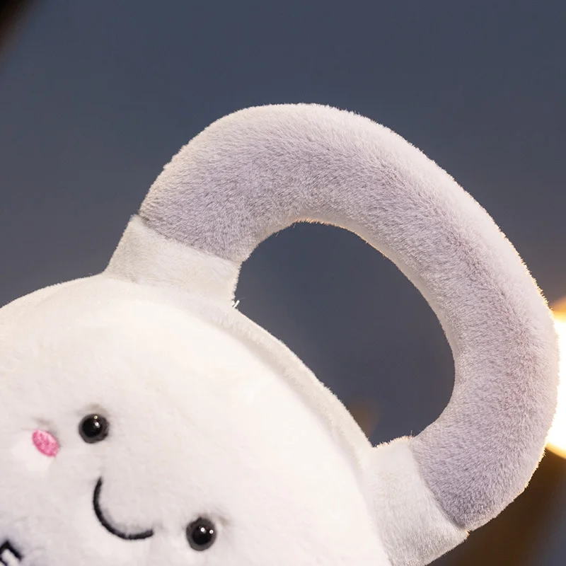 การ์ตูนอะนิเมะสร้างสรรค์อุปกรณ์ฟิตเนสดัมเบลตุ๊กตา Kawaii กาต้มน้ํา Bells ตุ๊กตา Plush ของเล่นเด็กทําด้วยมือตุ๊กตาของขวัญ